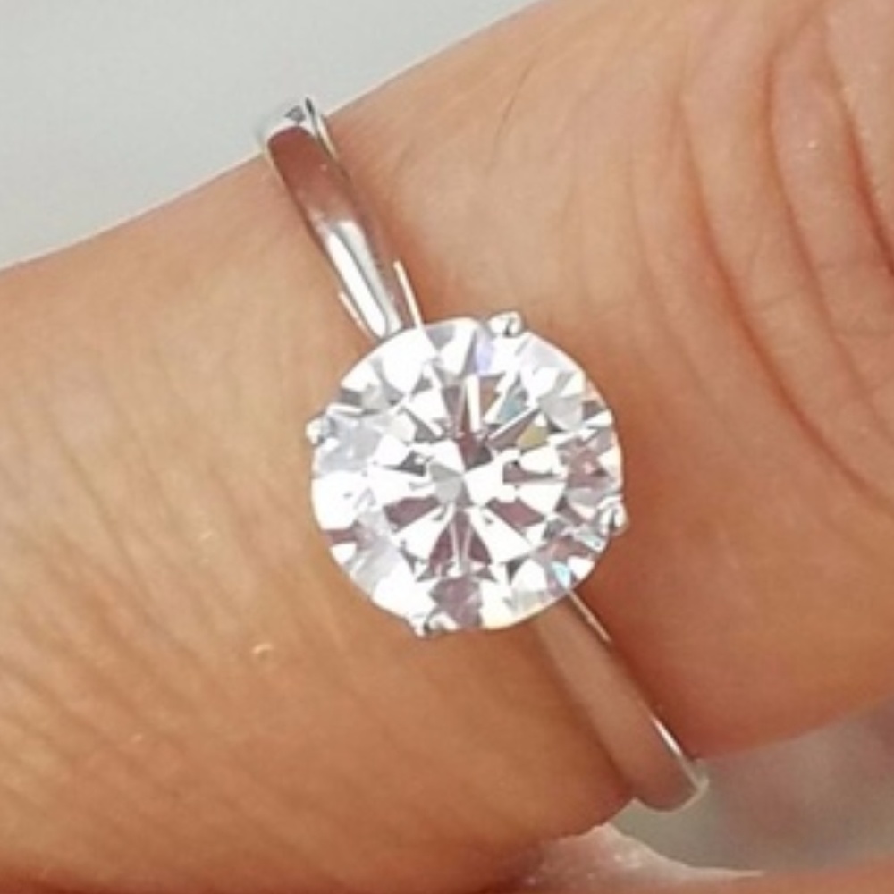 Solid 14k white Gold Solitaire Engagement Ring - Picture 1 of 8